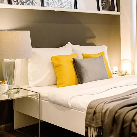 Urban Vibes - Chic On Smardan Street